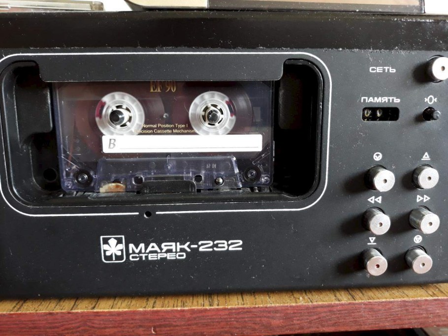 Оштукатуривание стен по маякам