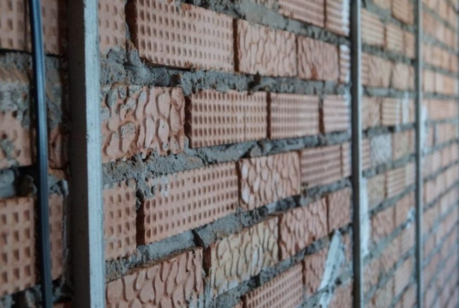 Штукатурка стен по маякам