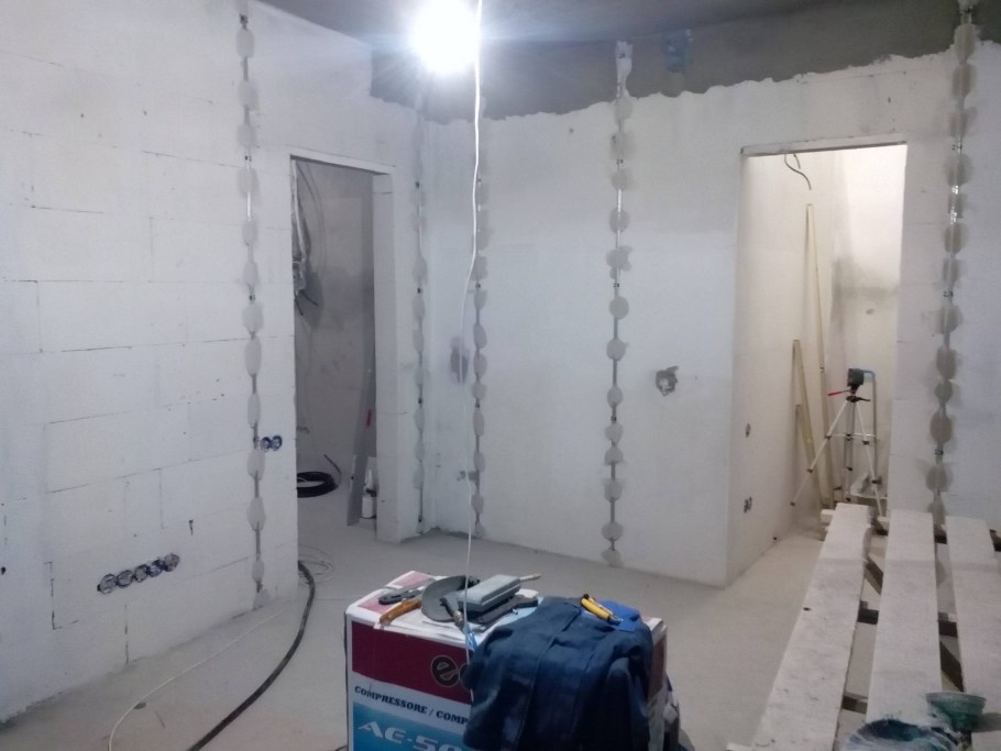 Выравниватель для штукатурки стен