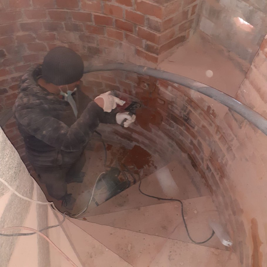 Оштукатуривание стен по маякам