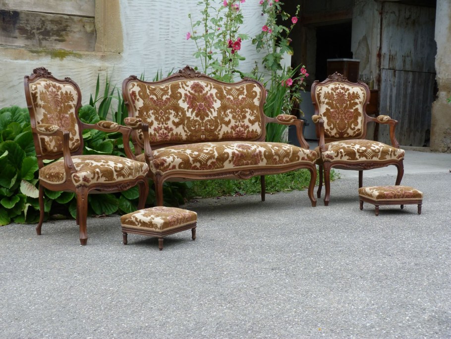 Мягкая мебель для зала