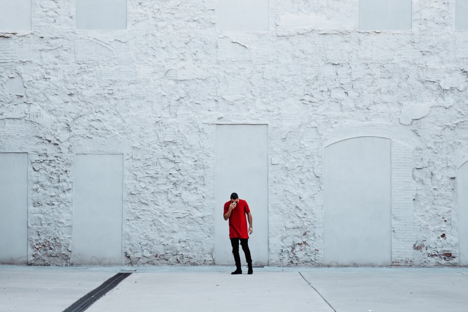 Стена на улице