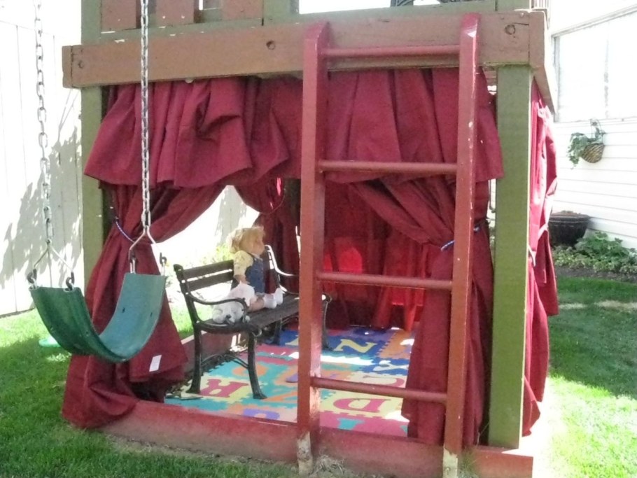 Шалаш для детей на даче из поддонов