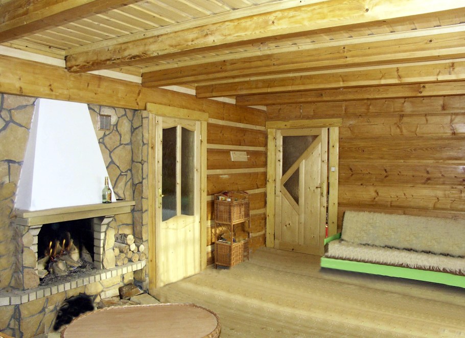 Деревянный домик внутри