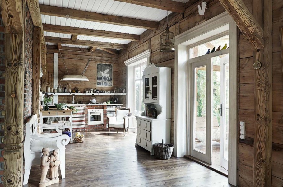 Кухня в бревенчатом доме в стиле Прованс