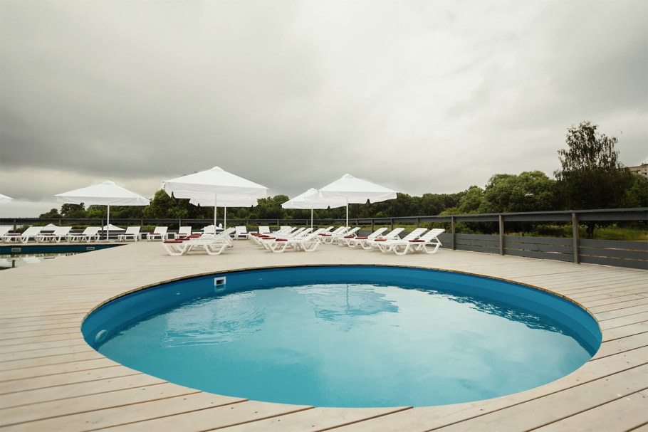 Бассейн под открытым небом в Москве Лужники