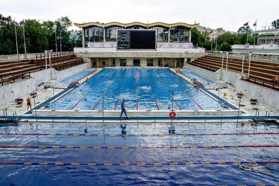 Бассейн Чайка в Москве зимой