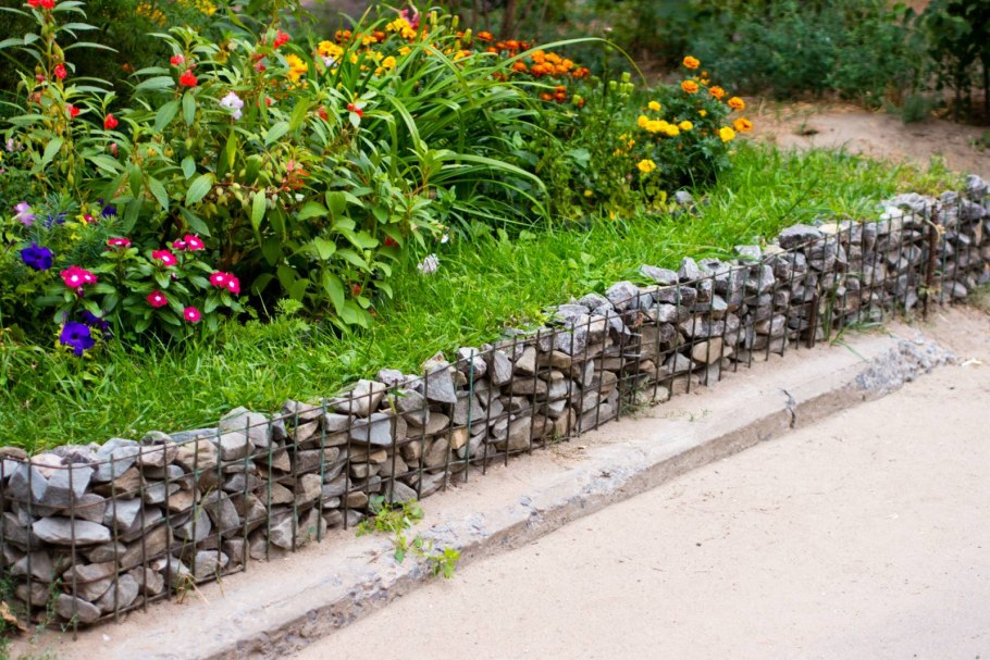 Бордюр из камня