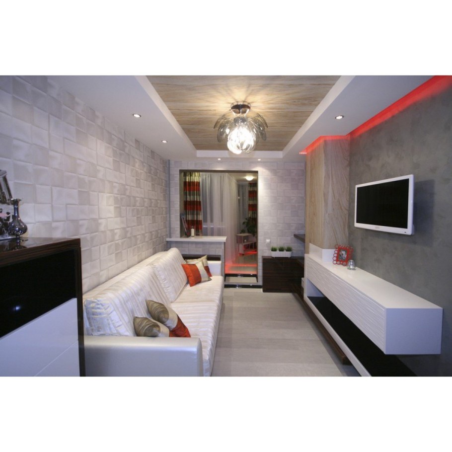 Узкая гостиная с балконом