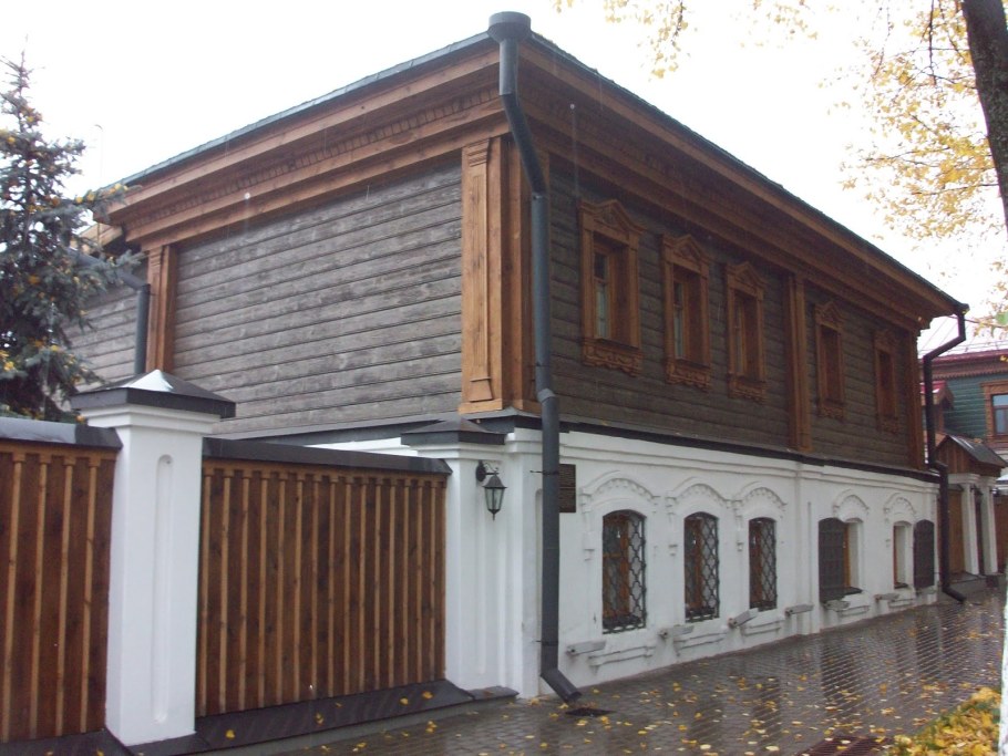 Резной Палисад на окнах