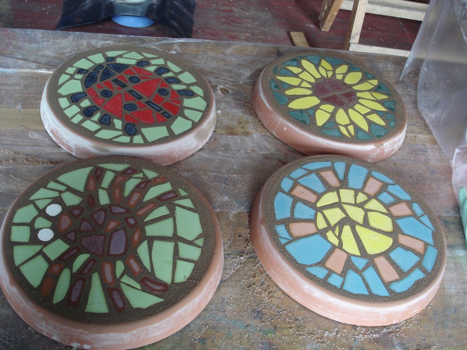 Дорожка из остатков плитки