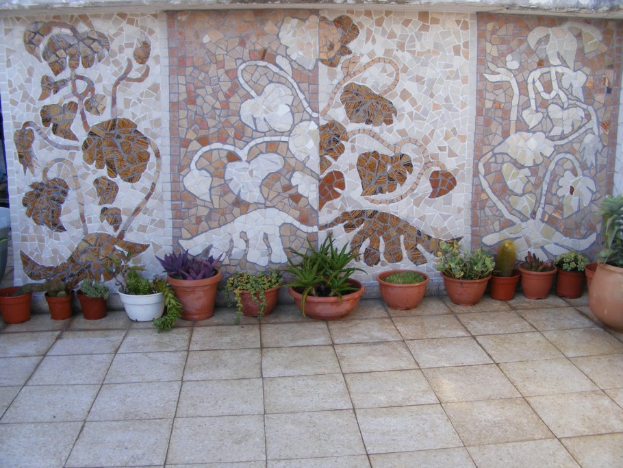 Декор из остатков керамической плитки