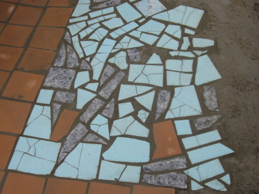 Дорожки из битой плитки