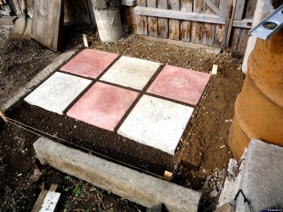 Старая плитка на даче