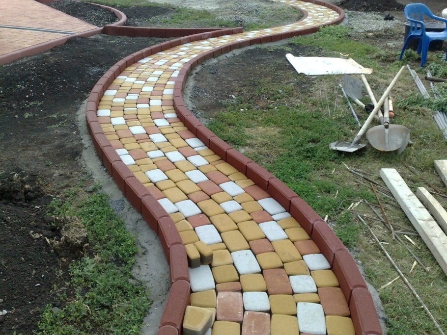 Бетонные бордюры для дорожек