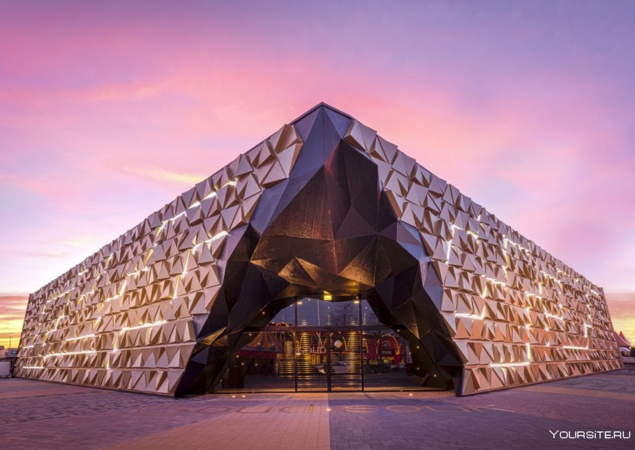 Усечённый кубооктаэдр в архитектуре