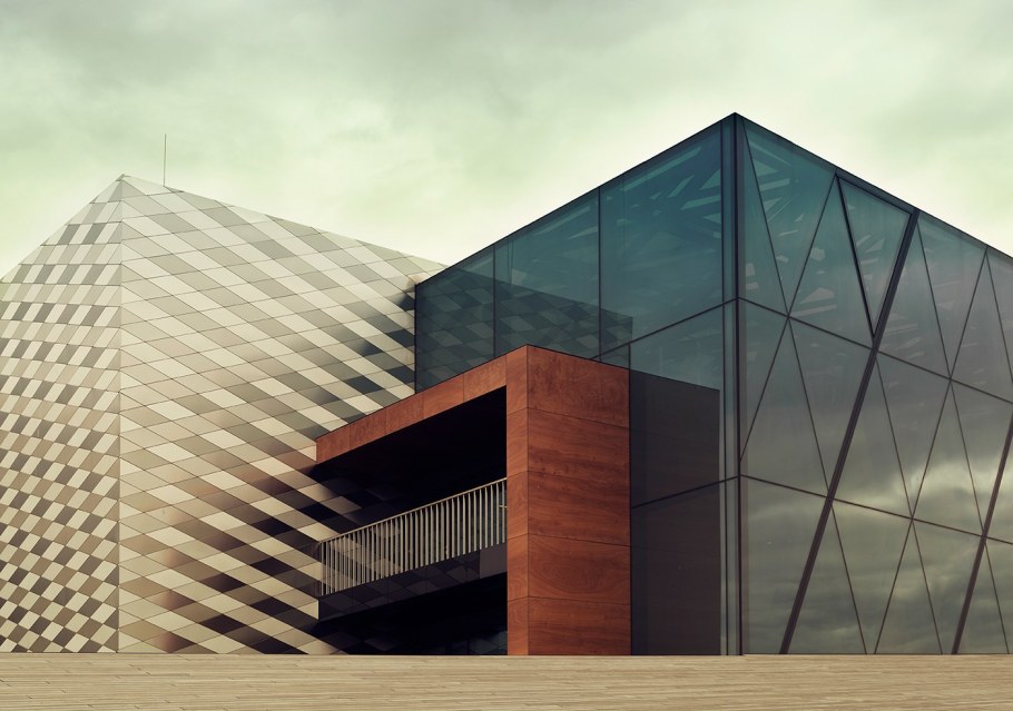 Квадратное здание