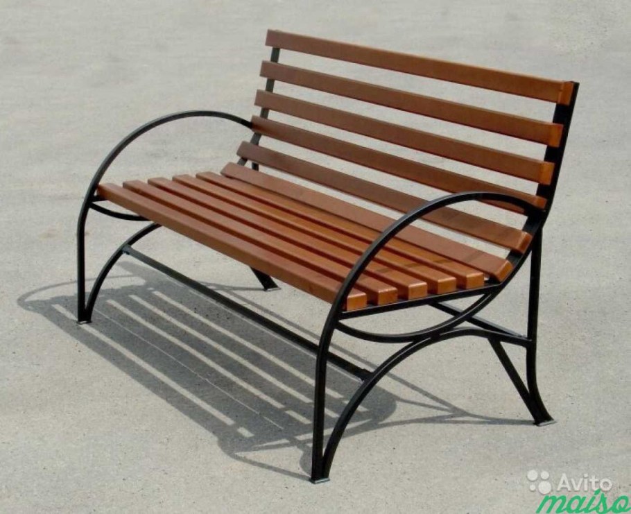 Уличный стол со скамейками