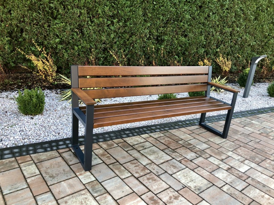 Уличные столы и стулья для кафе