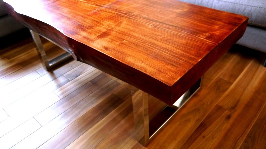 Полированный стол