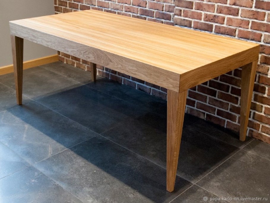 Стол обеденный из массива