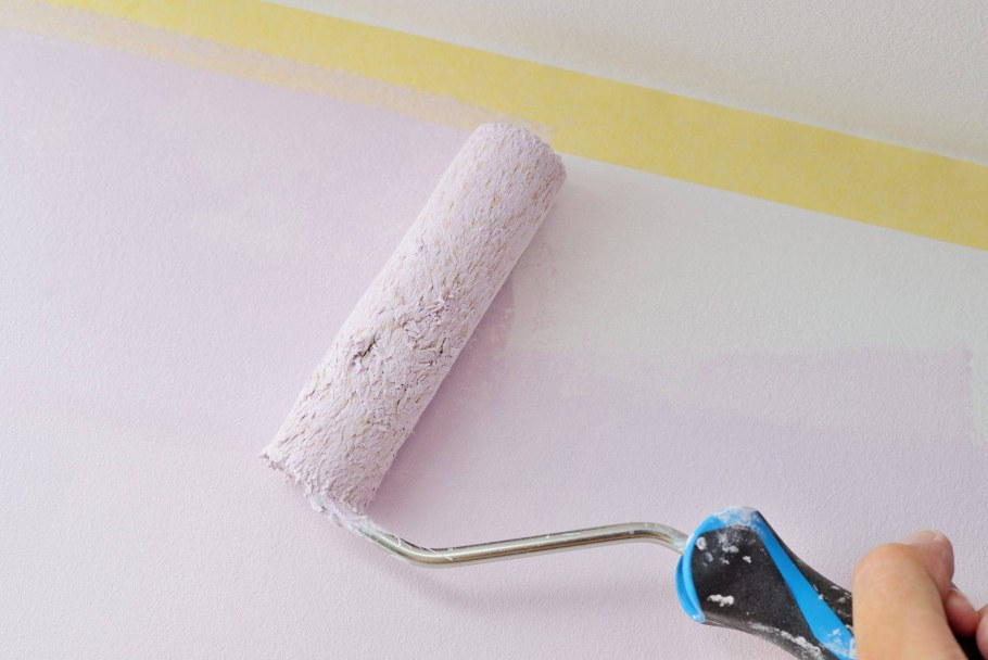 Как интересно покрасить ДСП на даче