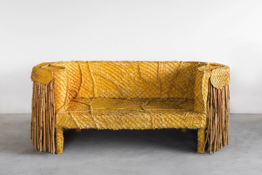 Диван из необычных материалов