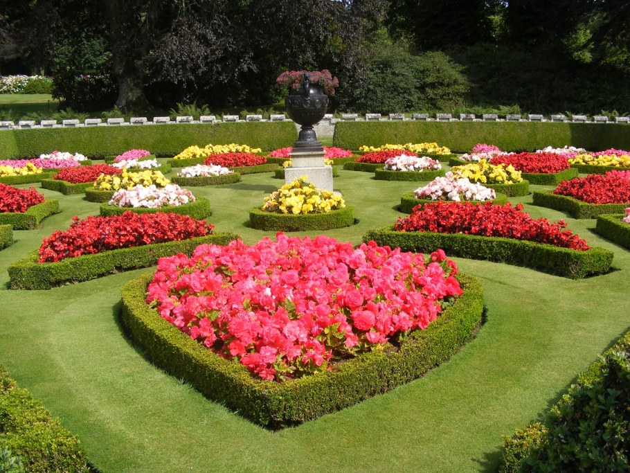 Цветочные клумбы