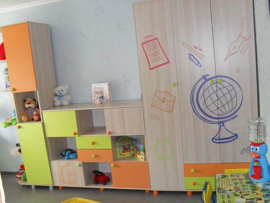 Желто оранжевая детская для мальчика