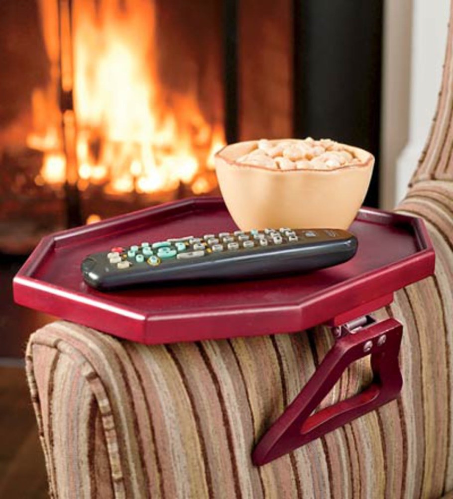 Кресло со столиком в подлокотнике