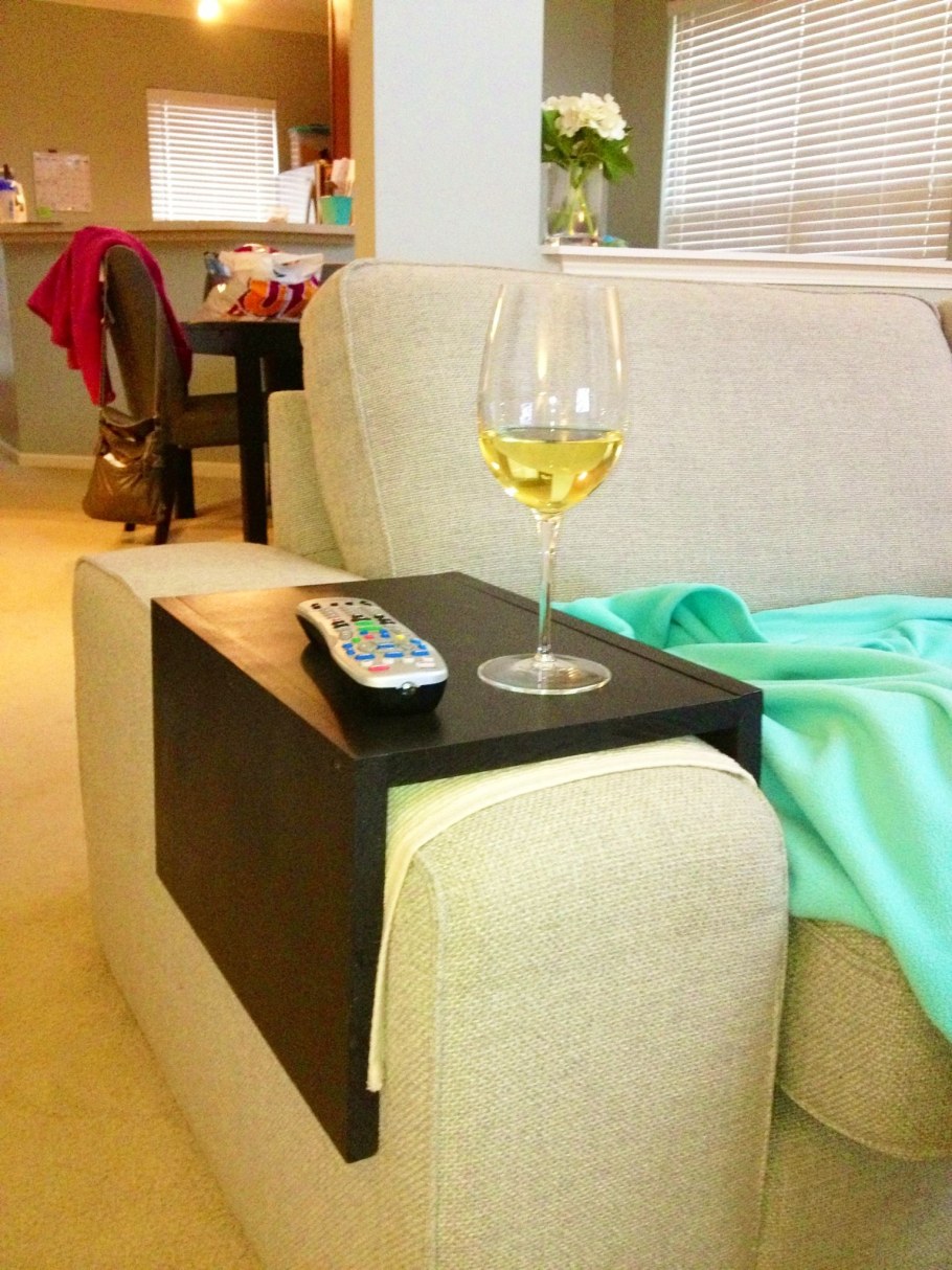 Диван со столиком