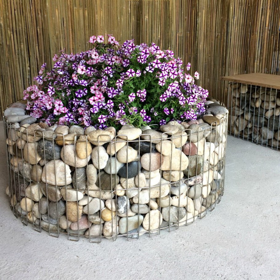Габионы клумбы