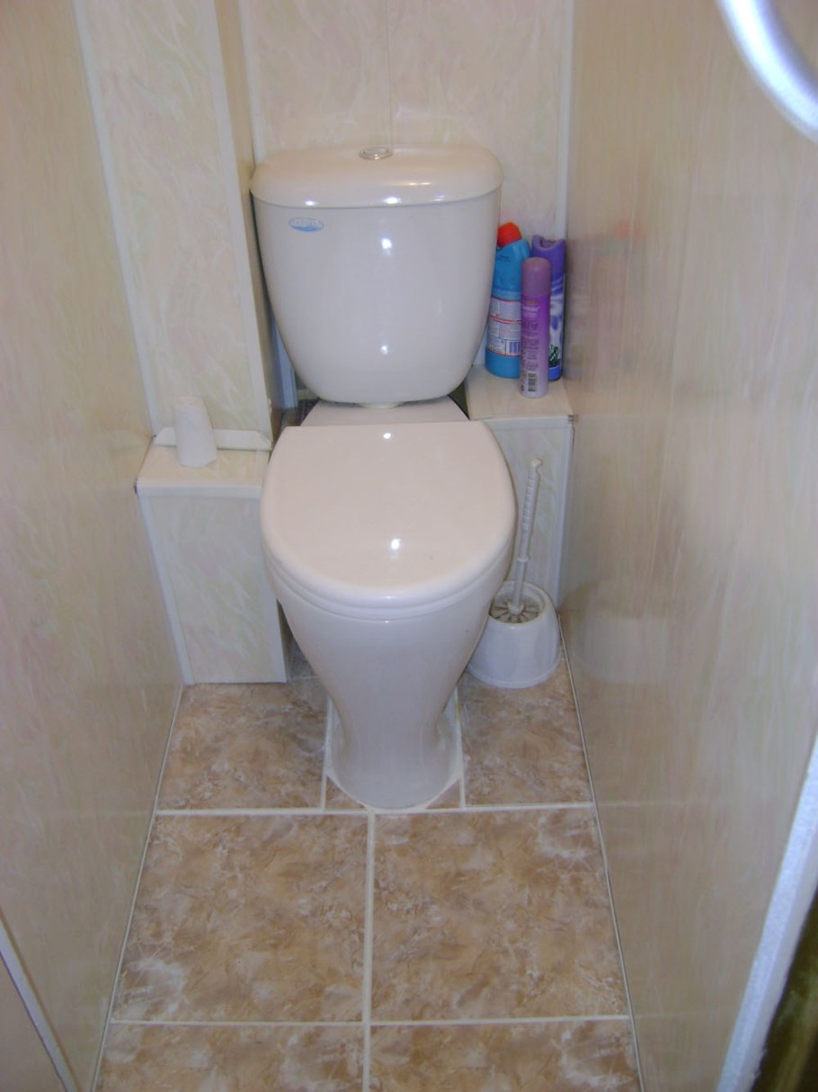 Обшивка туалета пластиковыми панелями