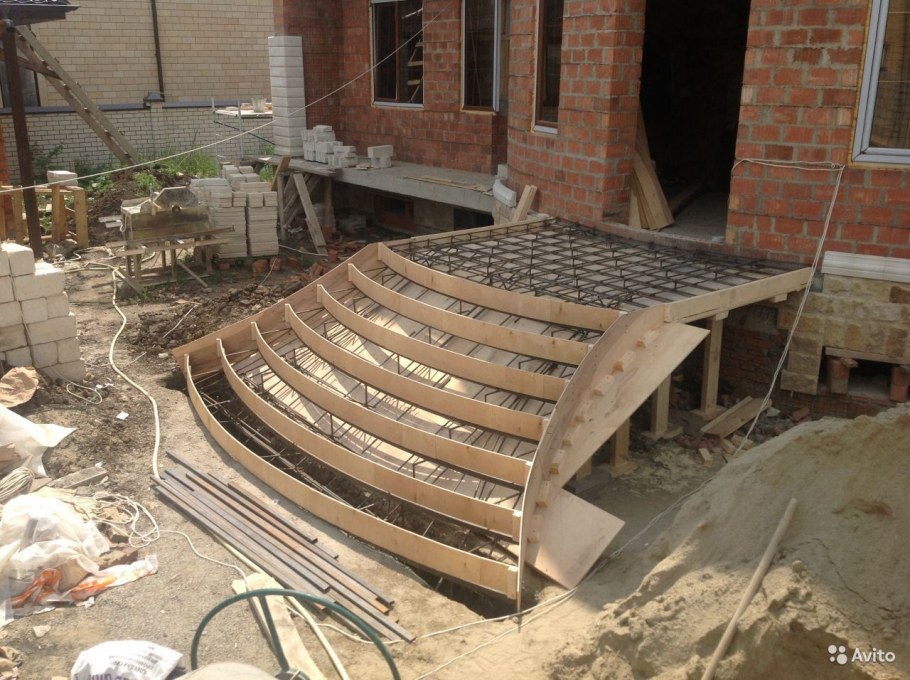 Полукруглая лестница для крыльца