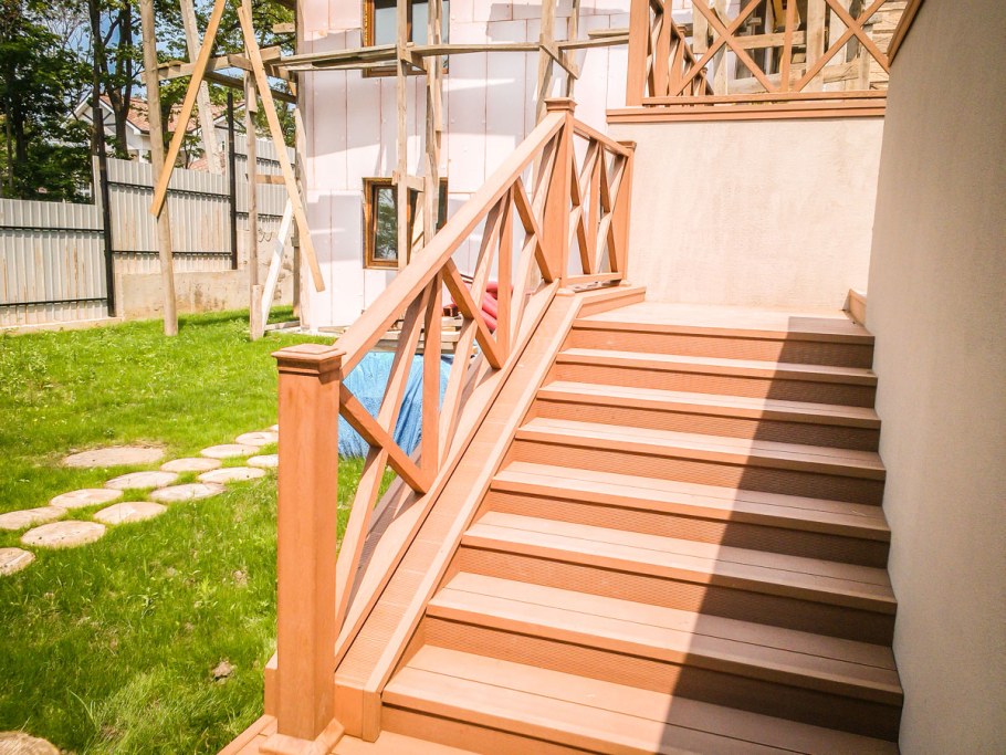 Ступеньки на террасу