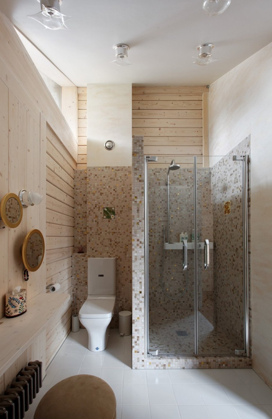 Ванная комната с дущевойв частном доме