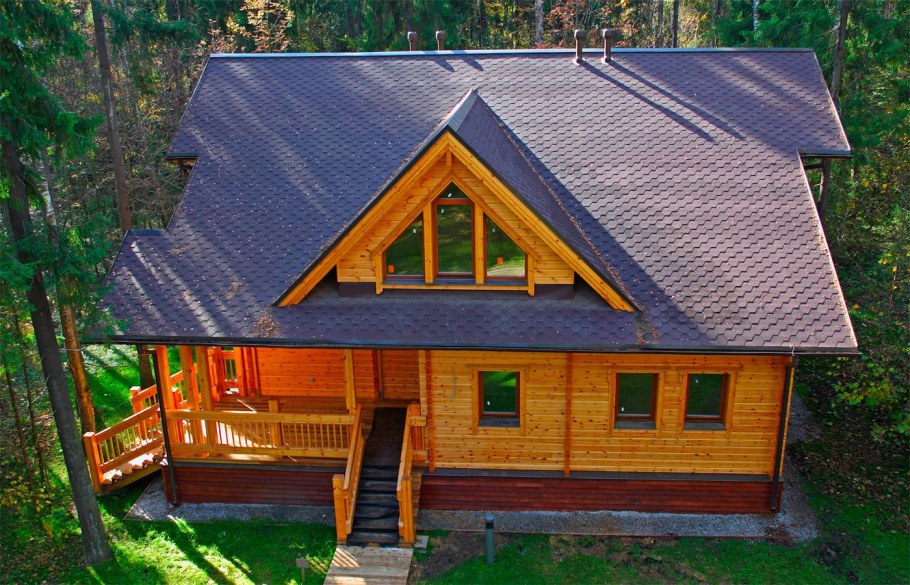 Крыша деревянного домика