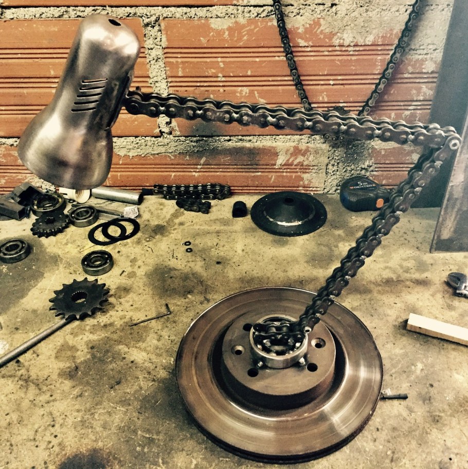 Изделия из автозапчастей