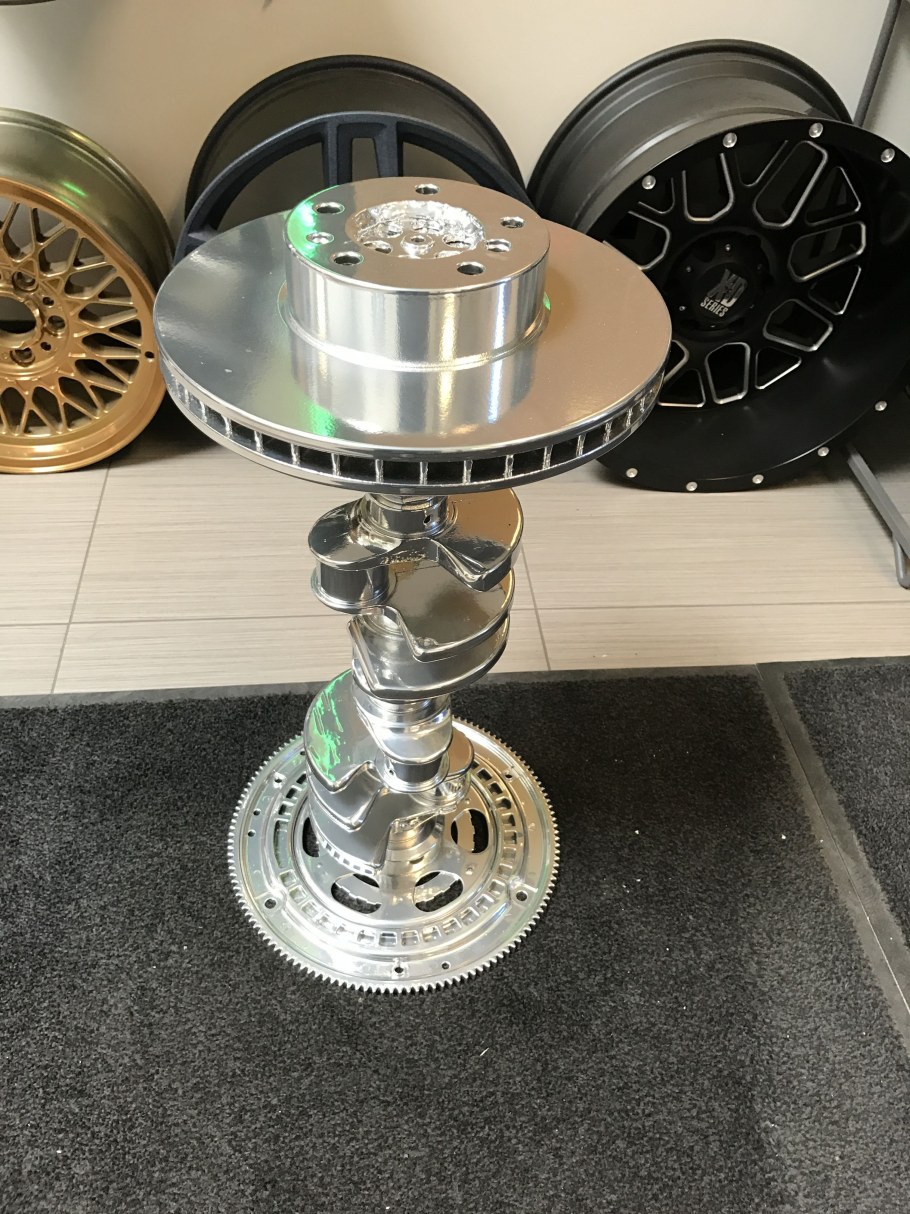 Предметы интерьера из автозапчастей