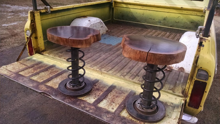 Стул из автозапчастей