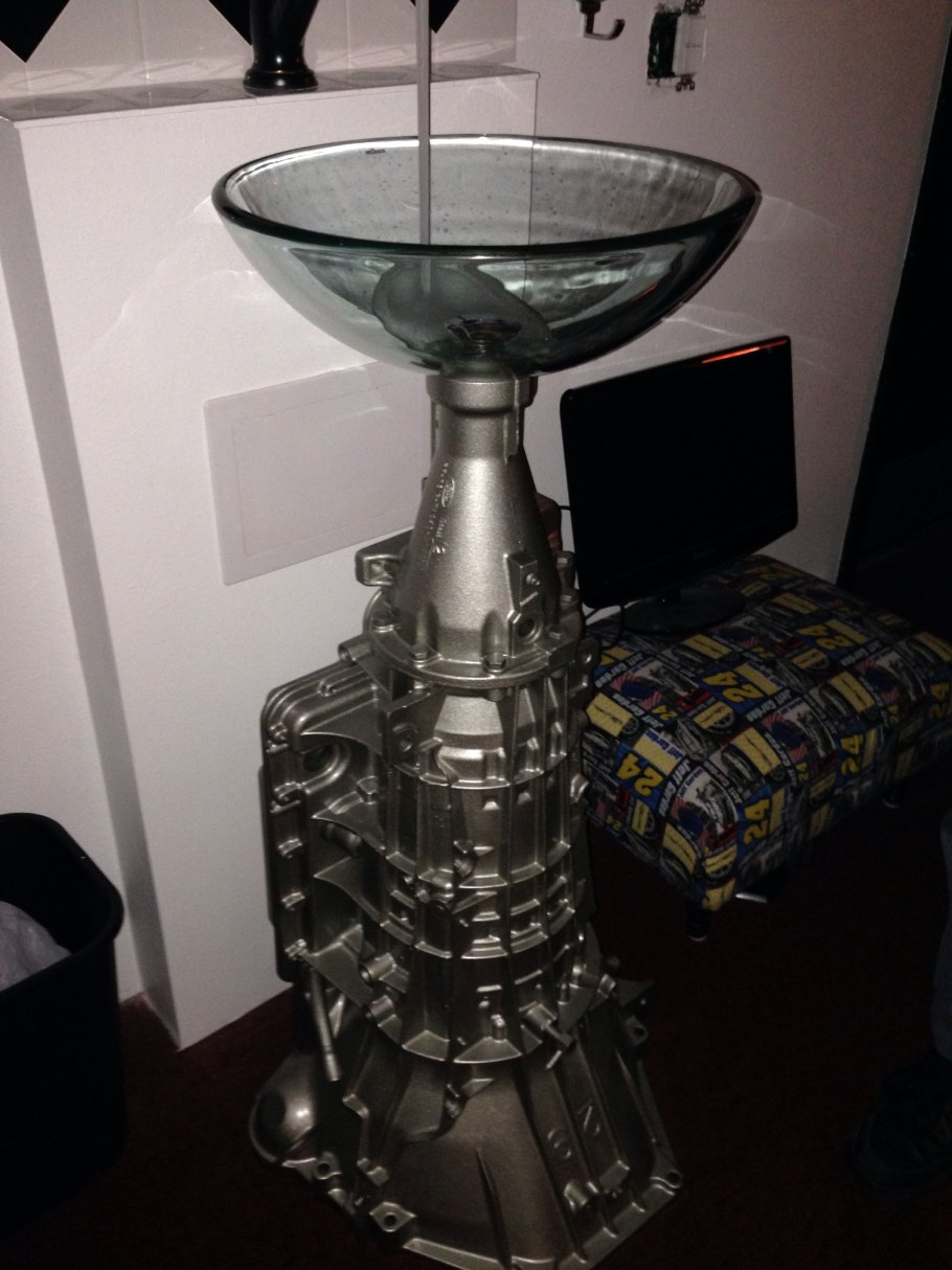 Декор из автомобильных запчастей