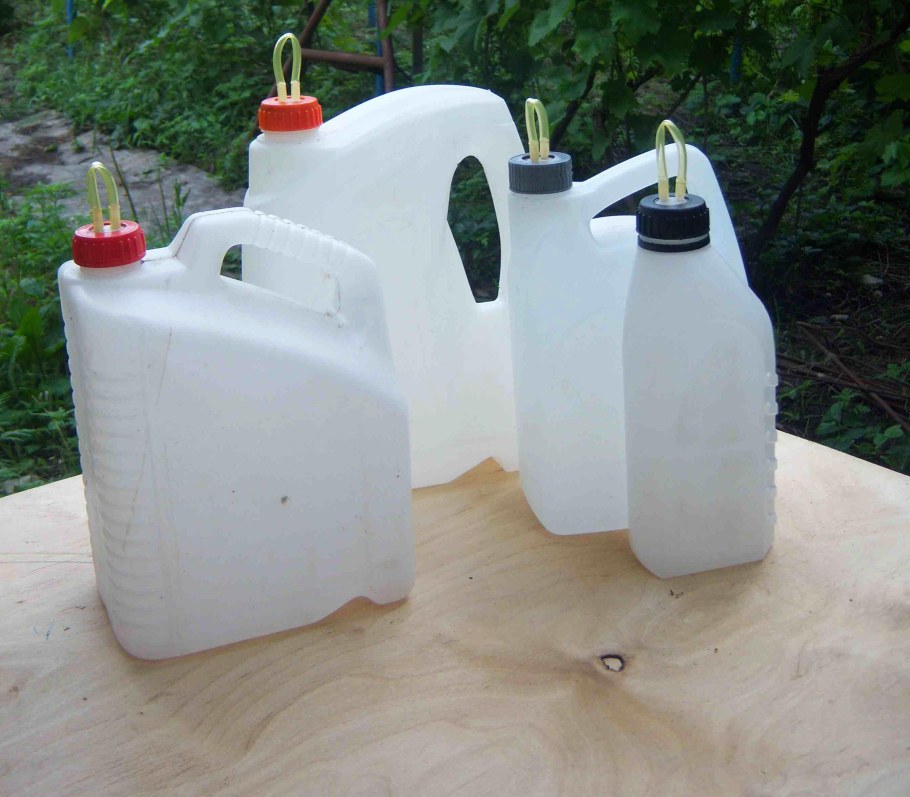 Из канистры