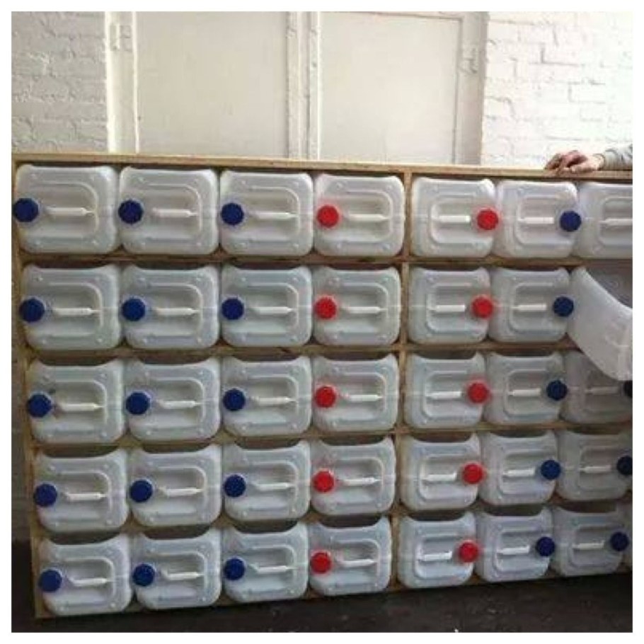 Полочки для гаража из канистр