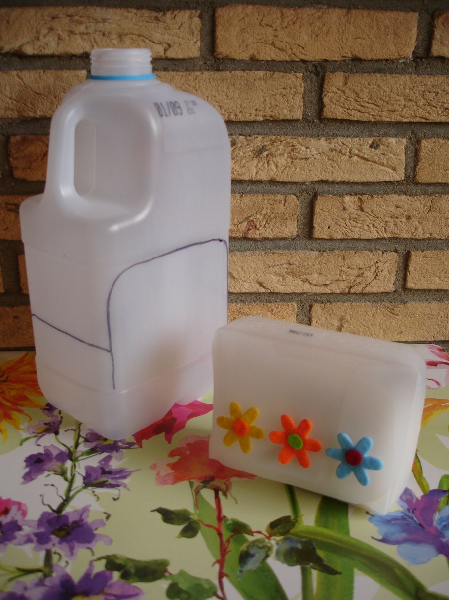 Из пластиковой канистры