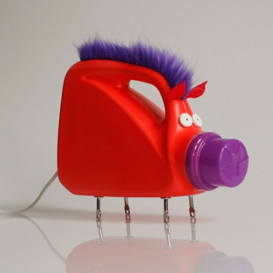 Игрушка из пластиковой канистры