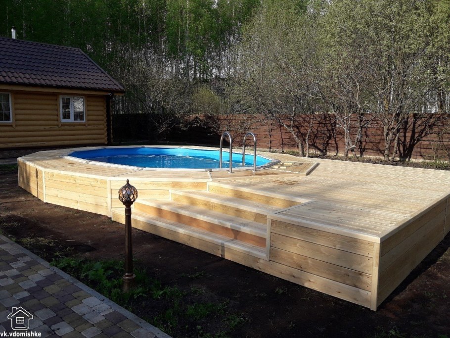 Каркасный бассейн с подиумом и навесом