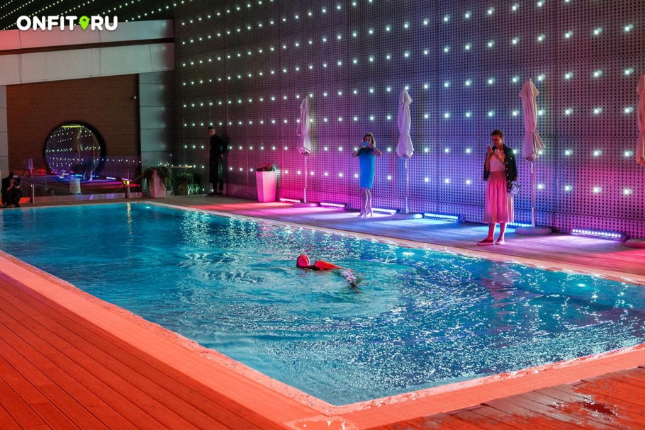 Роуз бар Крокус бассейн