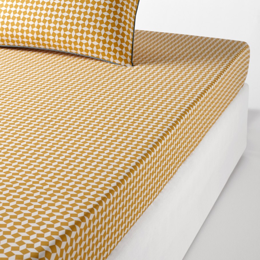 Jennifer Adams Taupe Diamond Queen Blanket/Coverlet