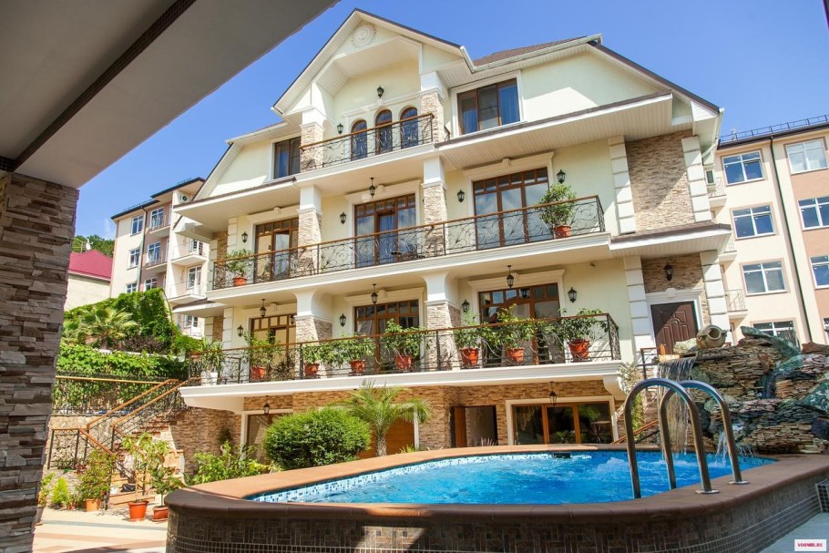 Гостиница Альмира Лоо