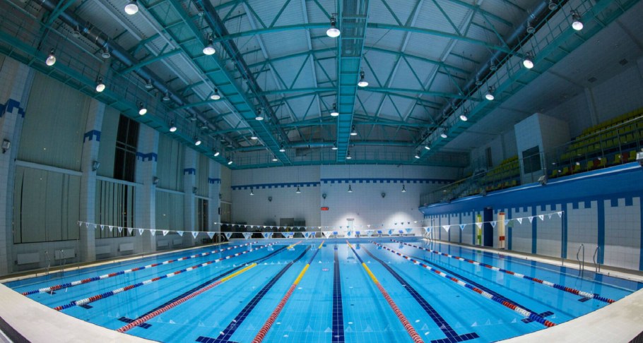 Бассейн с переливом